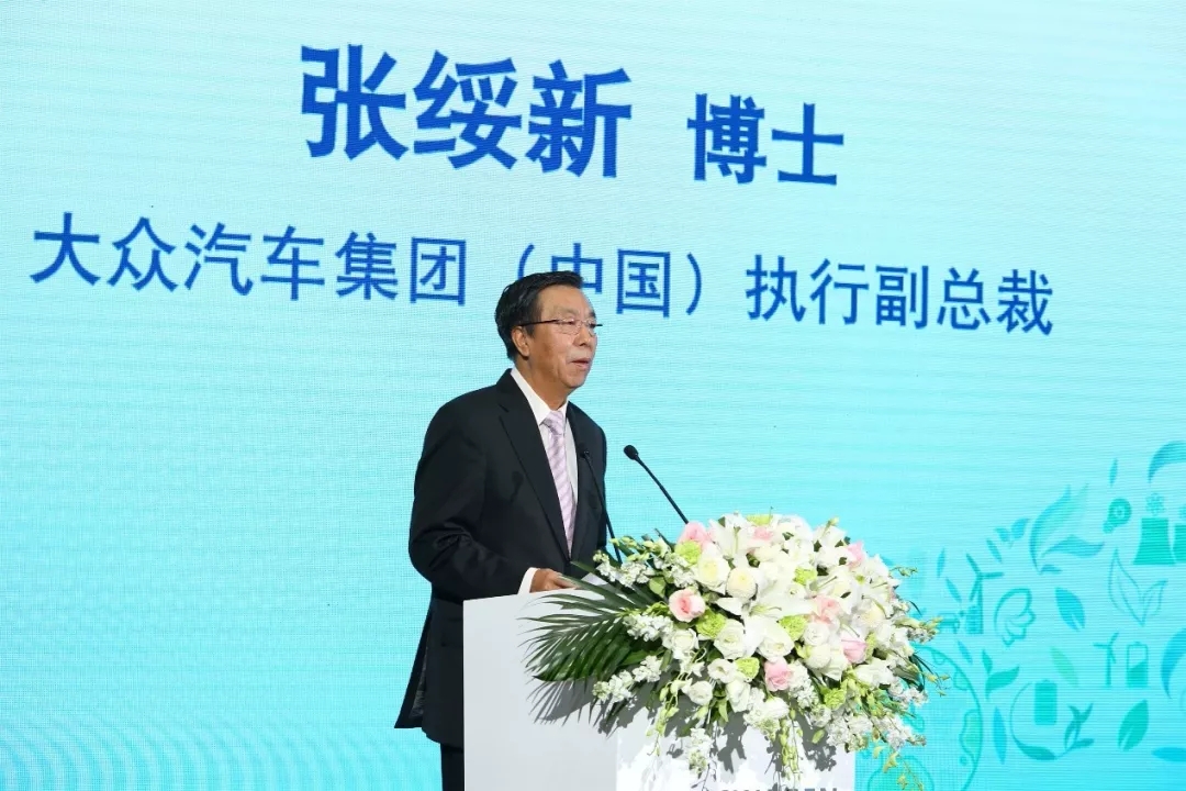 2018中国汽车产业发展报告 深入探讨新时代的新能源汽车产业发展战略